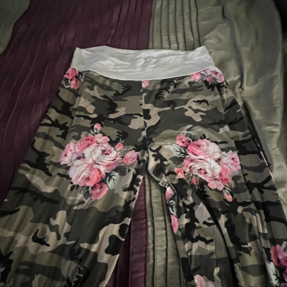 Floral Camouflage Women's Skirt - Women’s XL - Picture 2 of 3